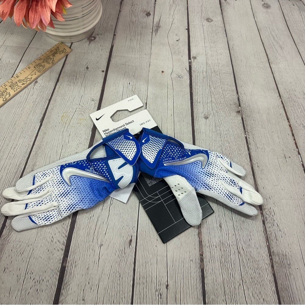 NWT Nike softball hyperdiamond select Batting Gloves women's medium